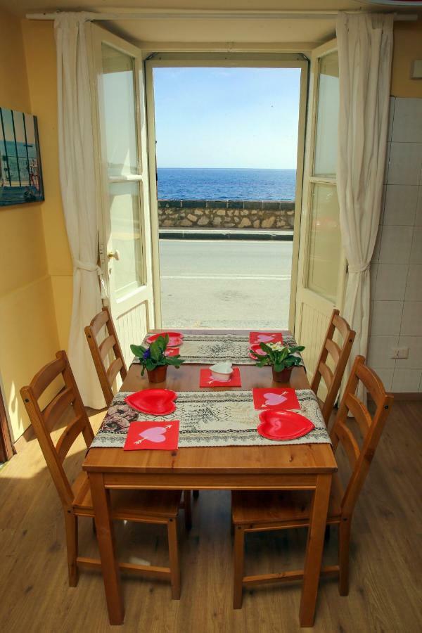 Taorminaxos Lägenhet Giardini Naxos Exteriör bild
