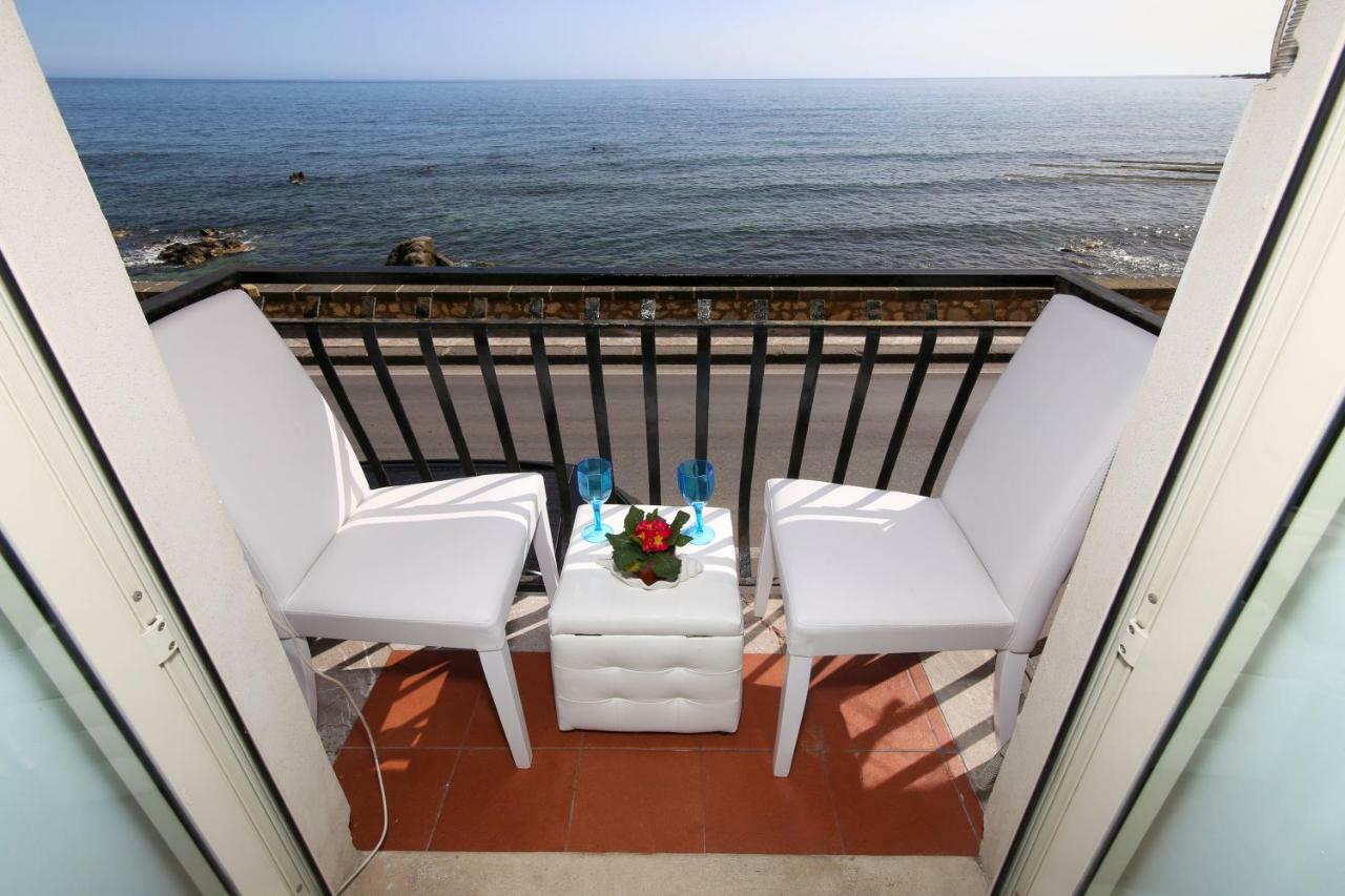 Taorminaxos Lägenhet Giardini Naxos Exteriör bild