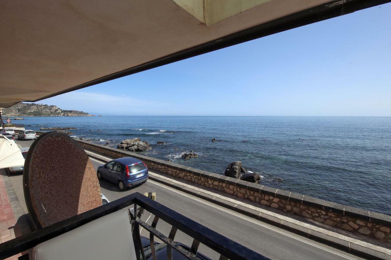 Taorminaxos Lägenhet Giardini Naxos Exteriör bild