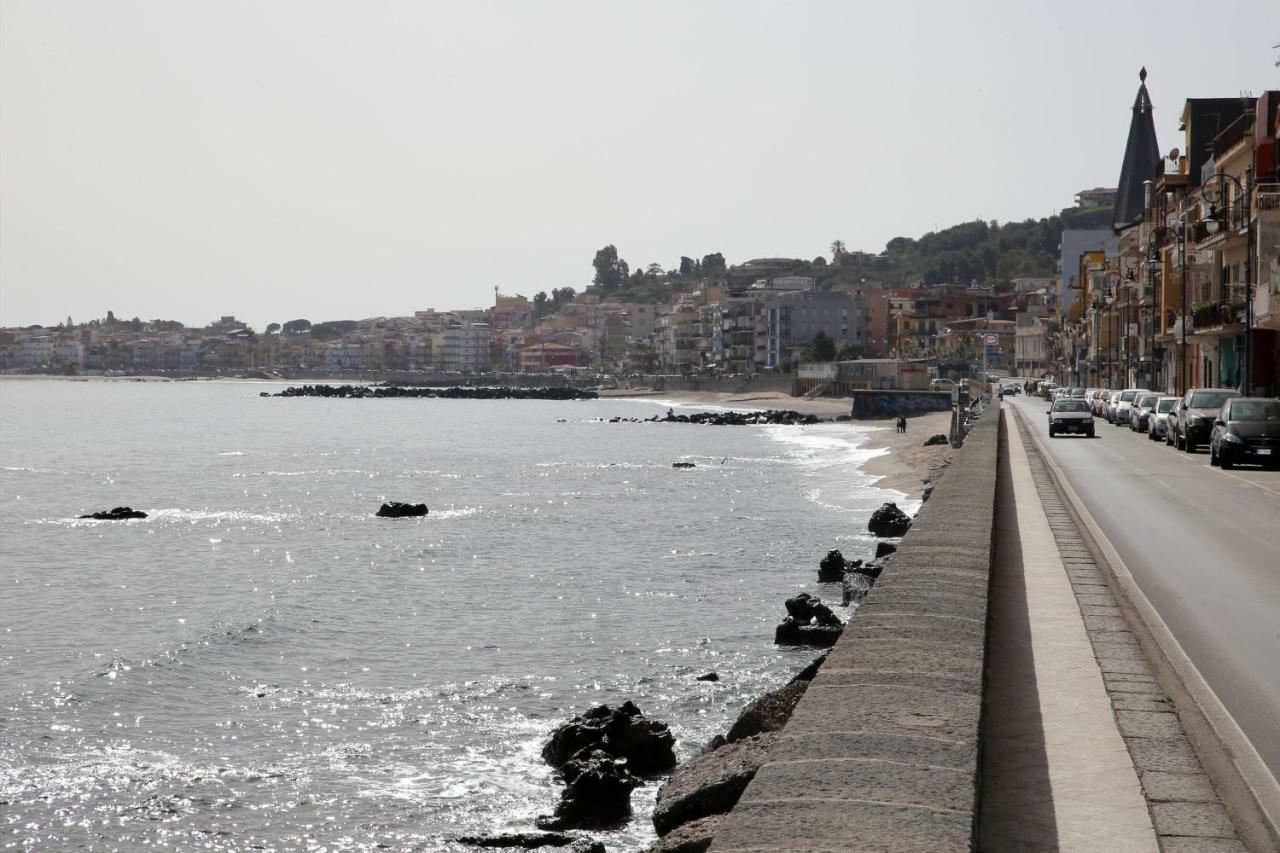 Taorminaxos Lägenhet Giardini Naxos Exteriör bild